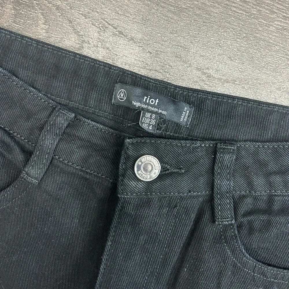 Missguided Riot High Rise Mom Jean - Picture 2 of 6